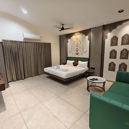 Shree Jalaram Resort Kodāe Eksteriør bilde
