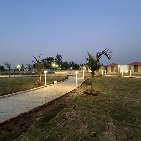 Shree Jalaram Resort Kodāe Eksteriør bilde