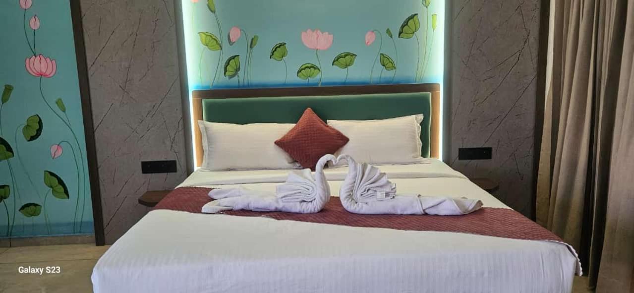 Shree Jalaram Resort Kodāe Eksteriør bilde