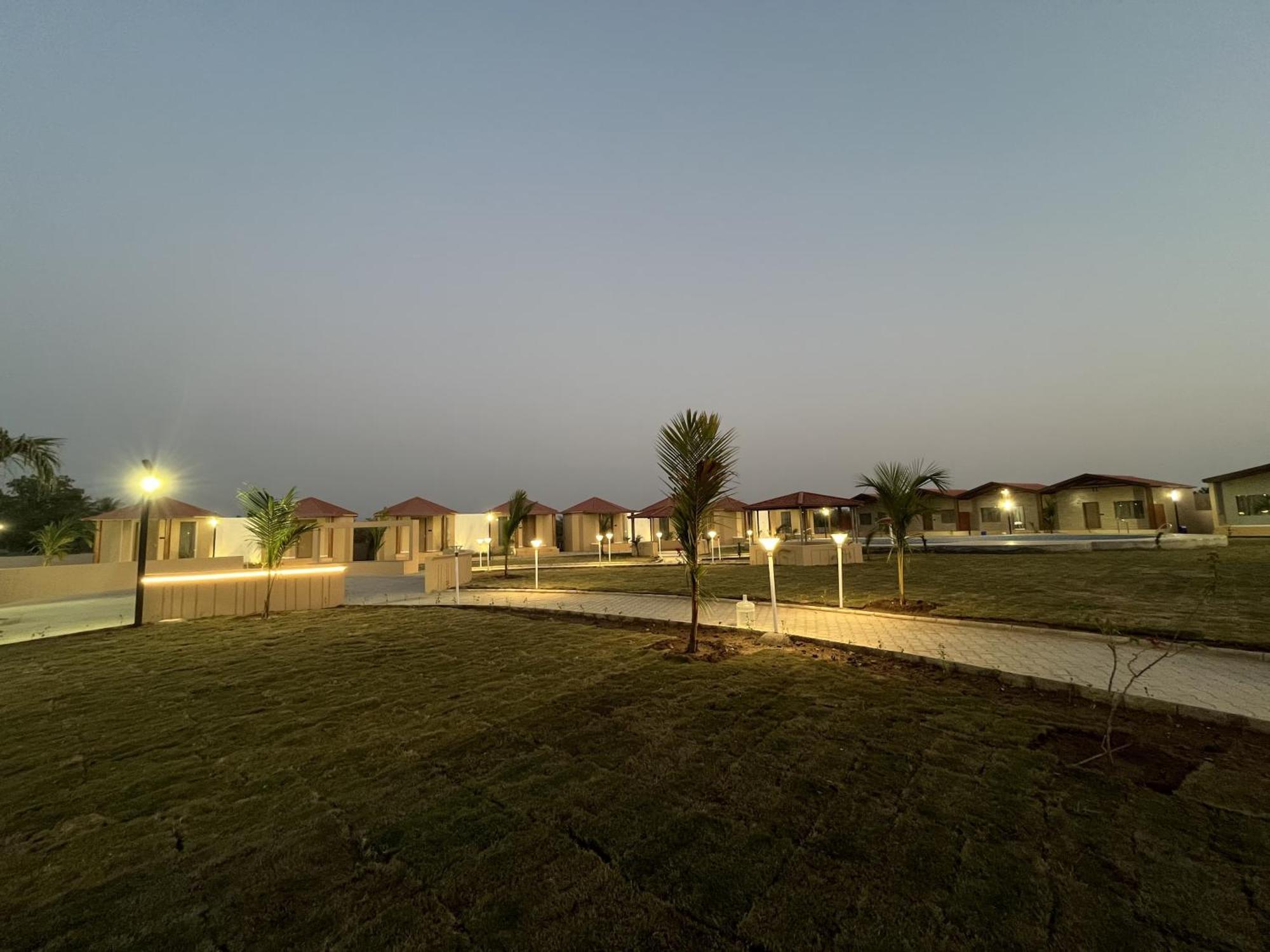 Shree Jalaram Resort Kodāe Eksteriør bilde