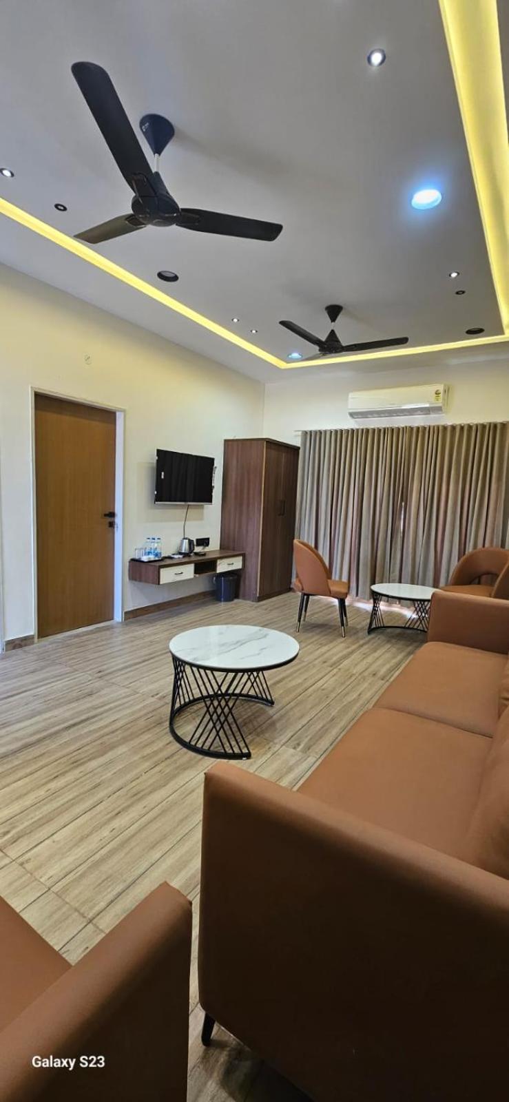 Shree Jalaram Resort Kodāe Eksteriør bilde