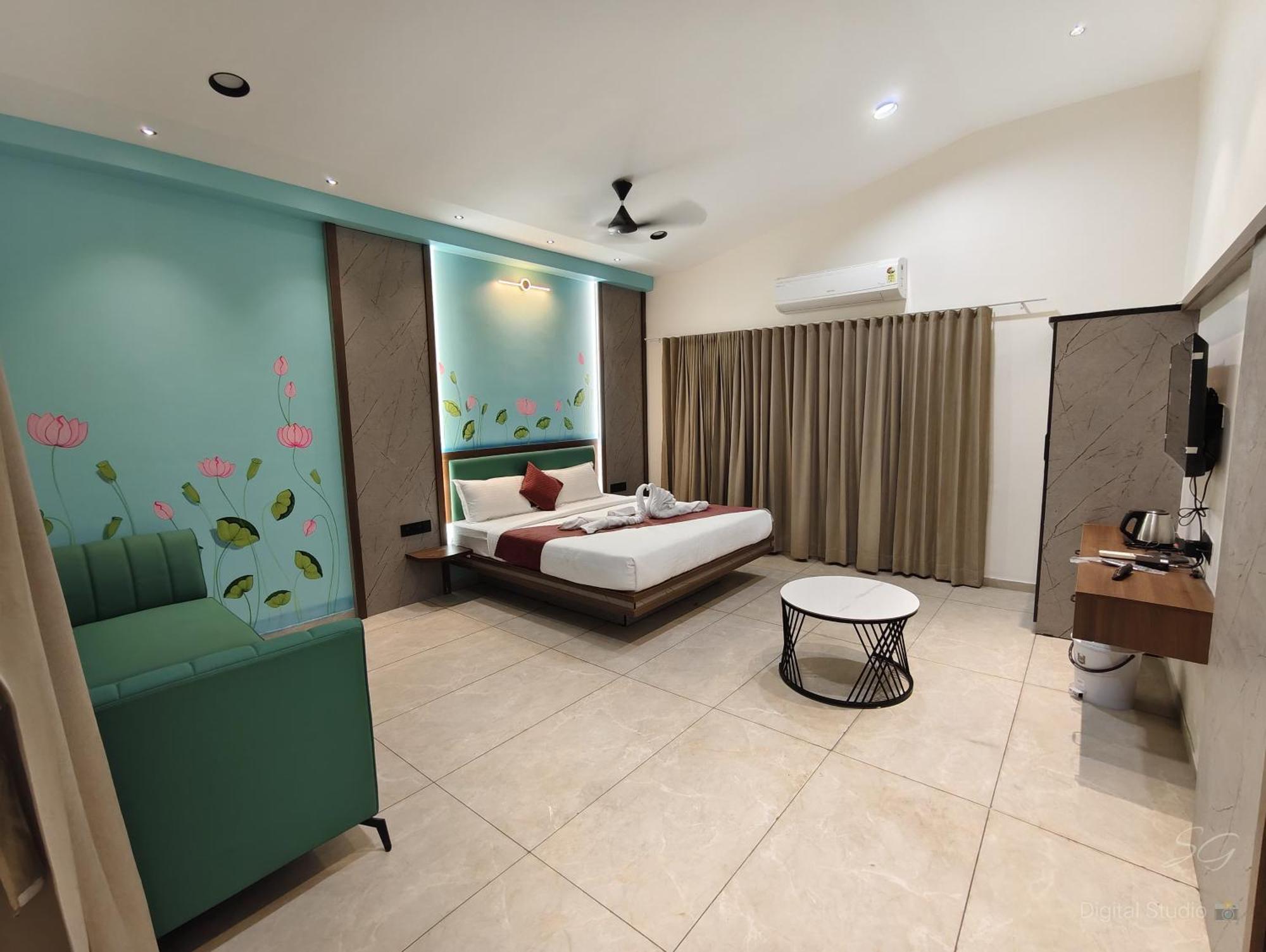 Shree Jalaram Resort Kodāe Eksteriør bilde