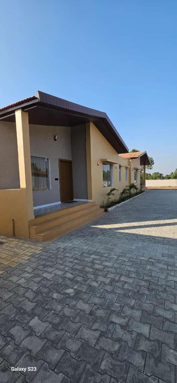 Shree Jalaram Resort Kodāe Eksteriør bilde