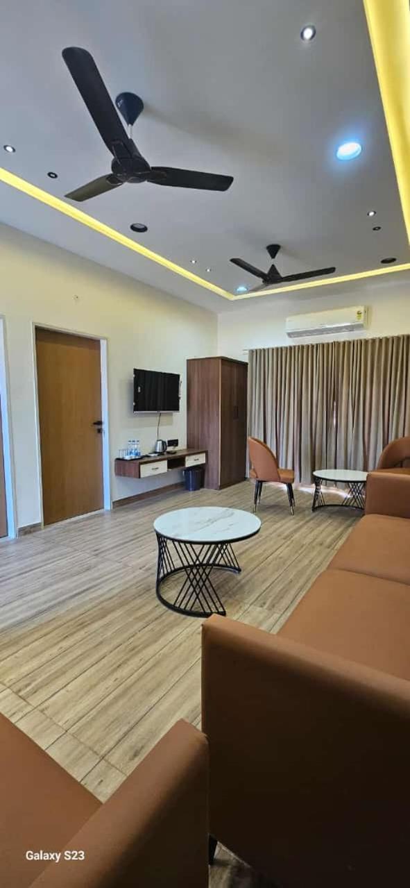 Shree Jalaram Resort Kodāe Eksteriør bilde
