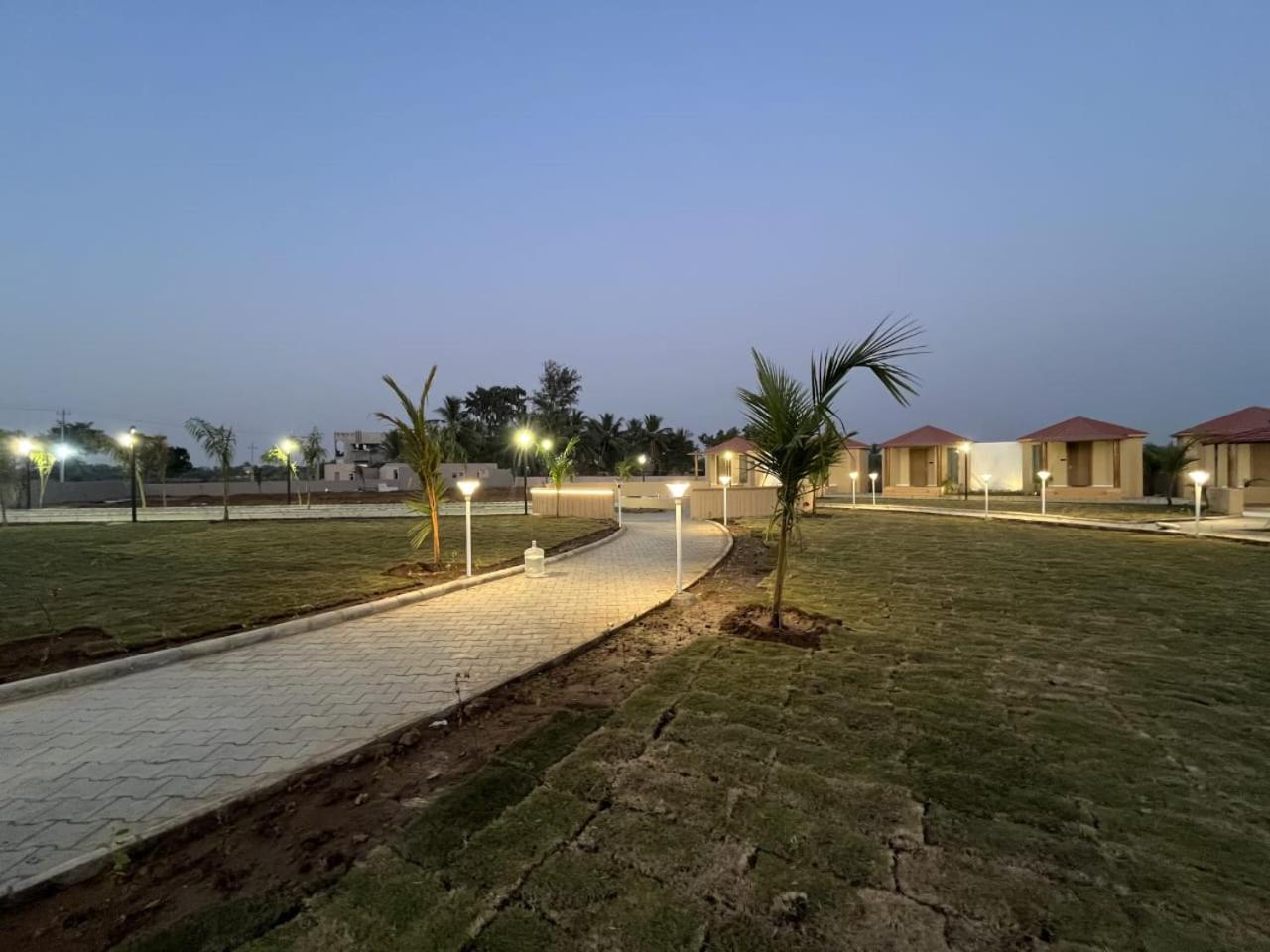 Shree Jalaram Resort Kodāe Eksteriør bilde